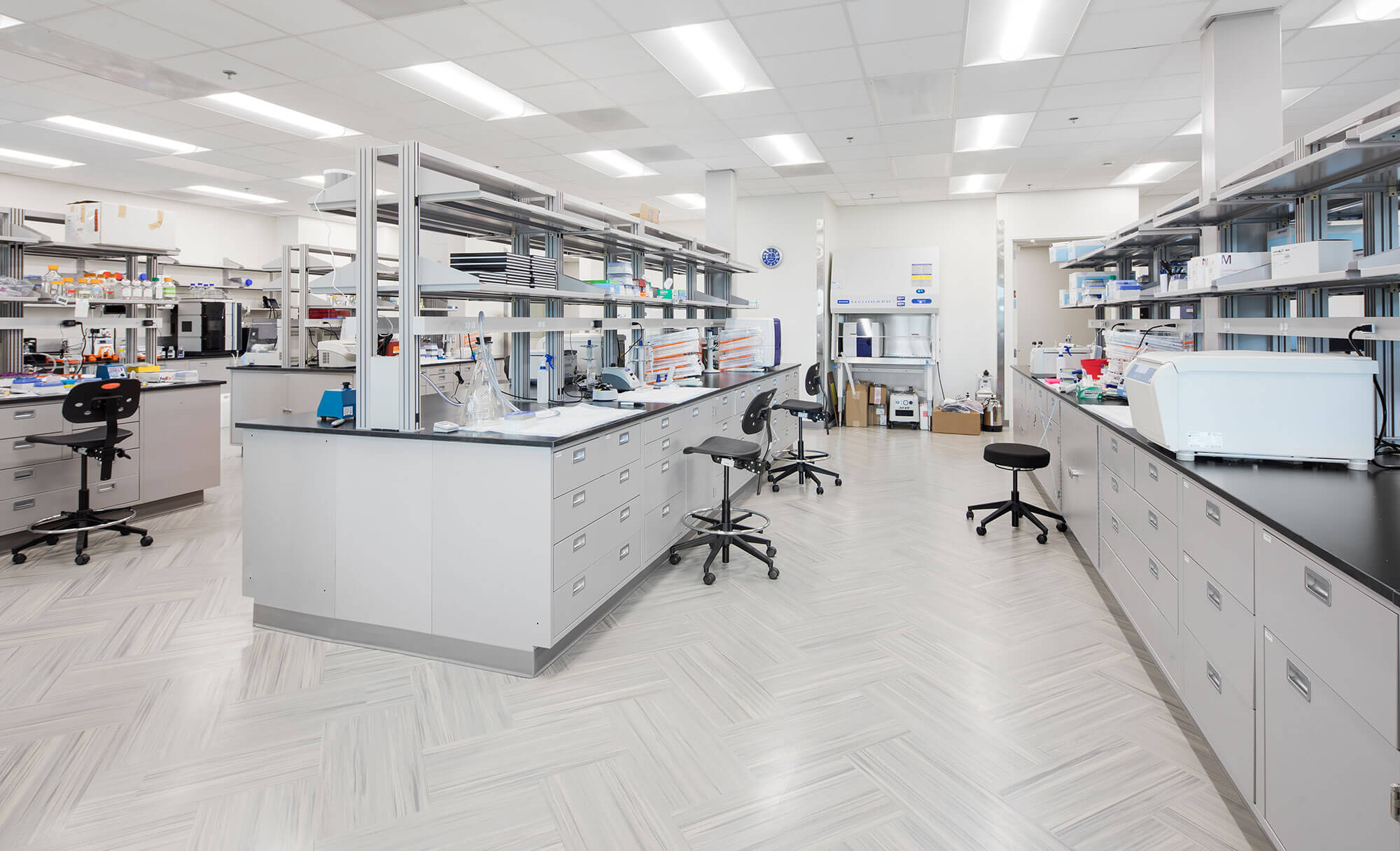 Advanced research lab at Parmer RTP featuring clean design and ample workspace